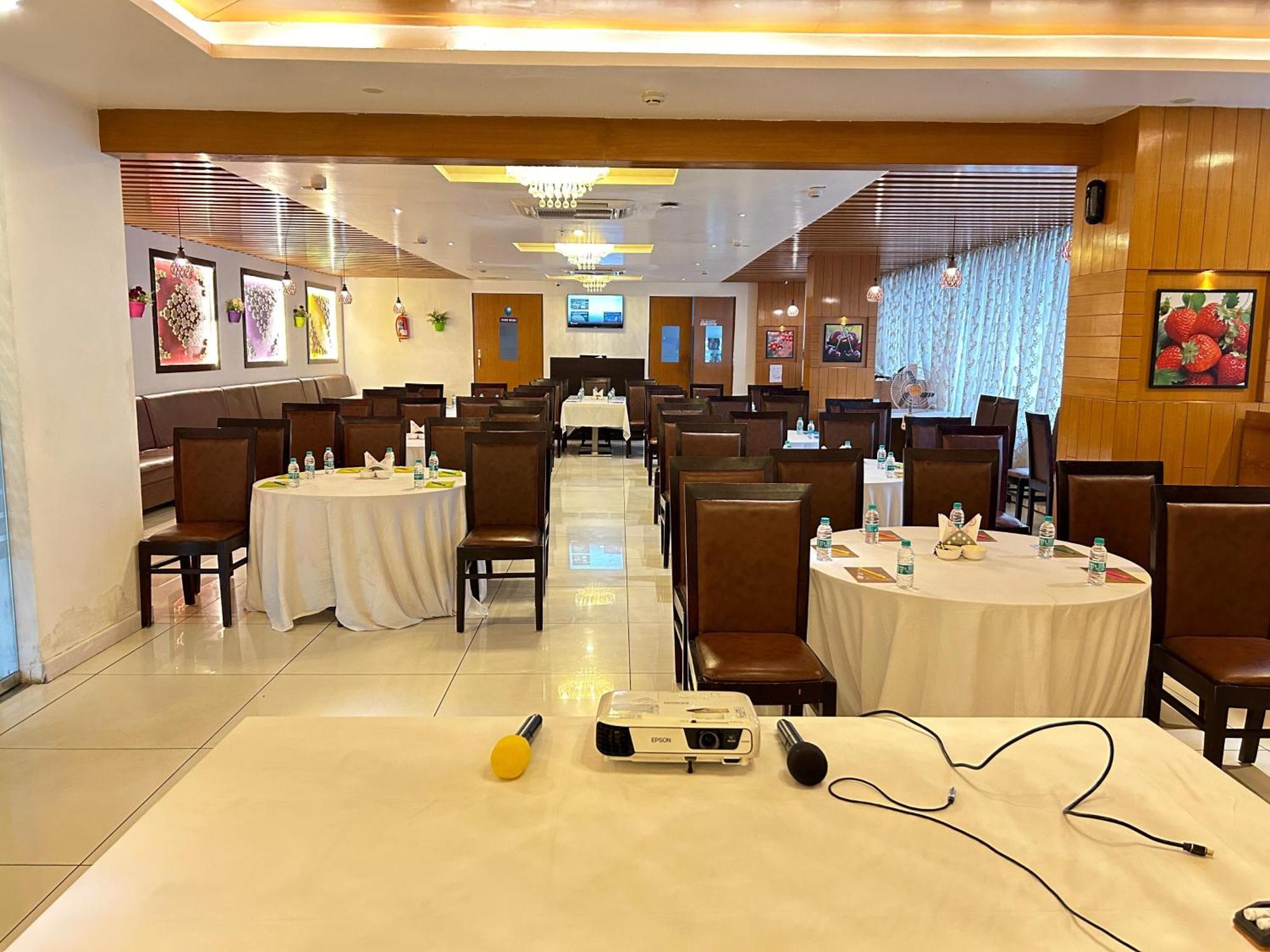 Hotel Lorven Visakhapatnam Buitenkant foto